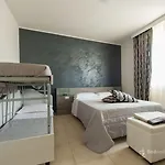Palazzo Greco Порто-Чезарео